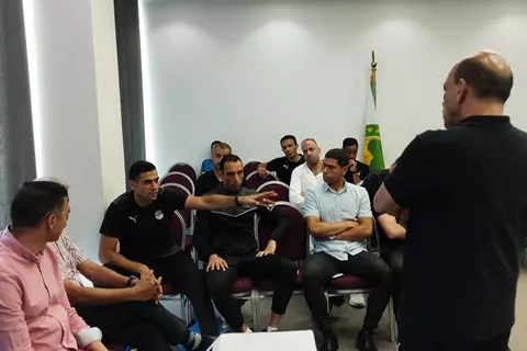 لتحسين سرعة القرارات.. اجتماع لحكام الـ VAR بحضور أوسكار رويز